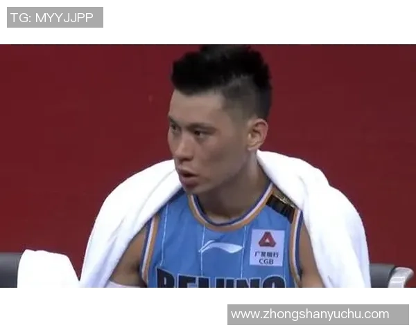 任骏飞领衔表现出色助力球队逆转胜利展现篮球场上的领袖风范 任骏飞领衔表现出色助力球队逆转胜利展现篮球场上的领袖风范