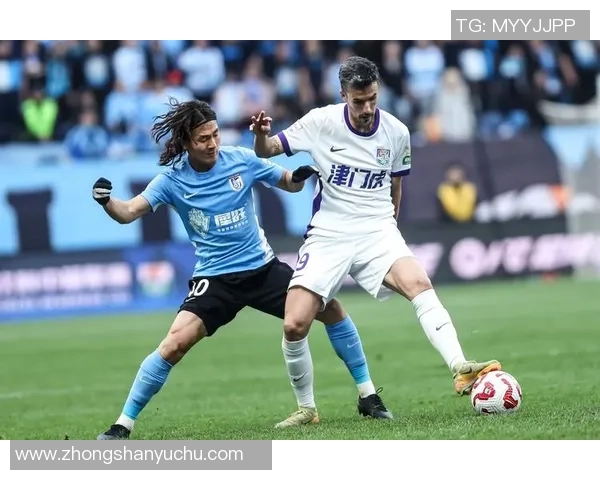 中超精彩对决回顾大连人对阵重庆重燃战火的经典重播分析