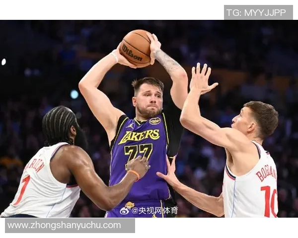 湖人对快船精彩对决直播回顾及赛季精彩瞬间分析